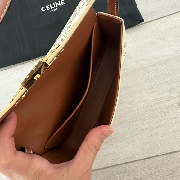 Celine SHOULDER BAG CLAUDE IN TRIOMPHE CANVAS AND CALFSKIN - Picture 5 of 9